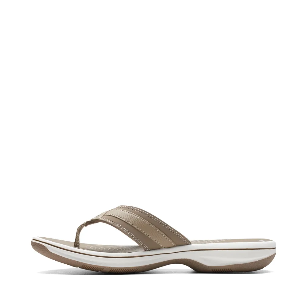 Clarks Women's Breeze Sea II Flip Thong Sandal in Taupe