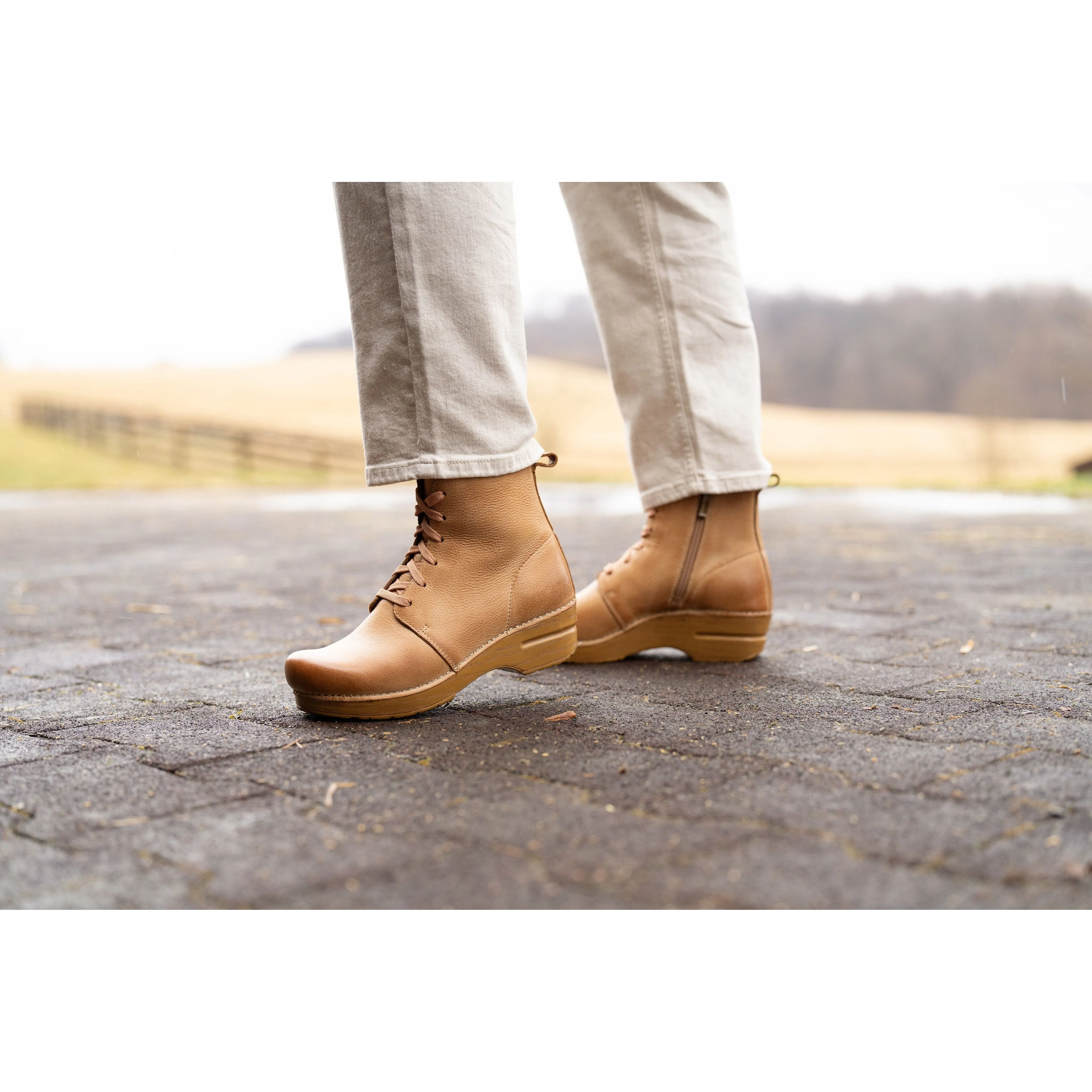 DANSKO SIGOURNEY