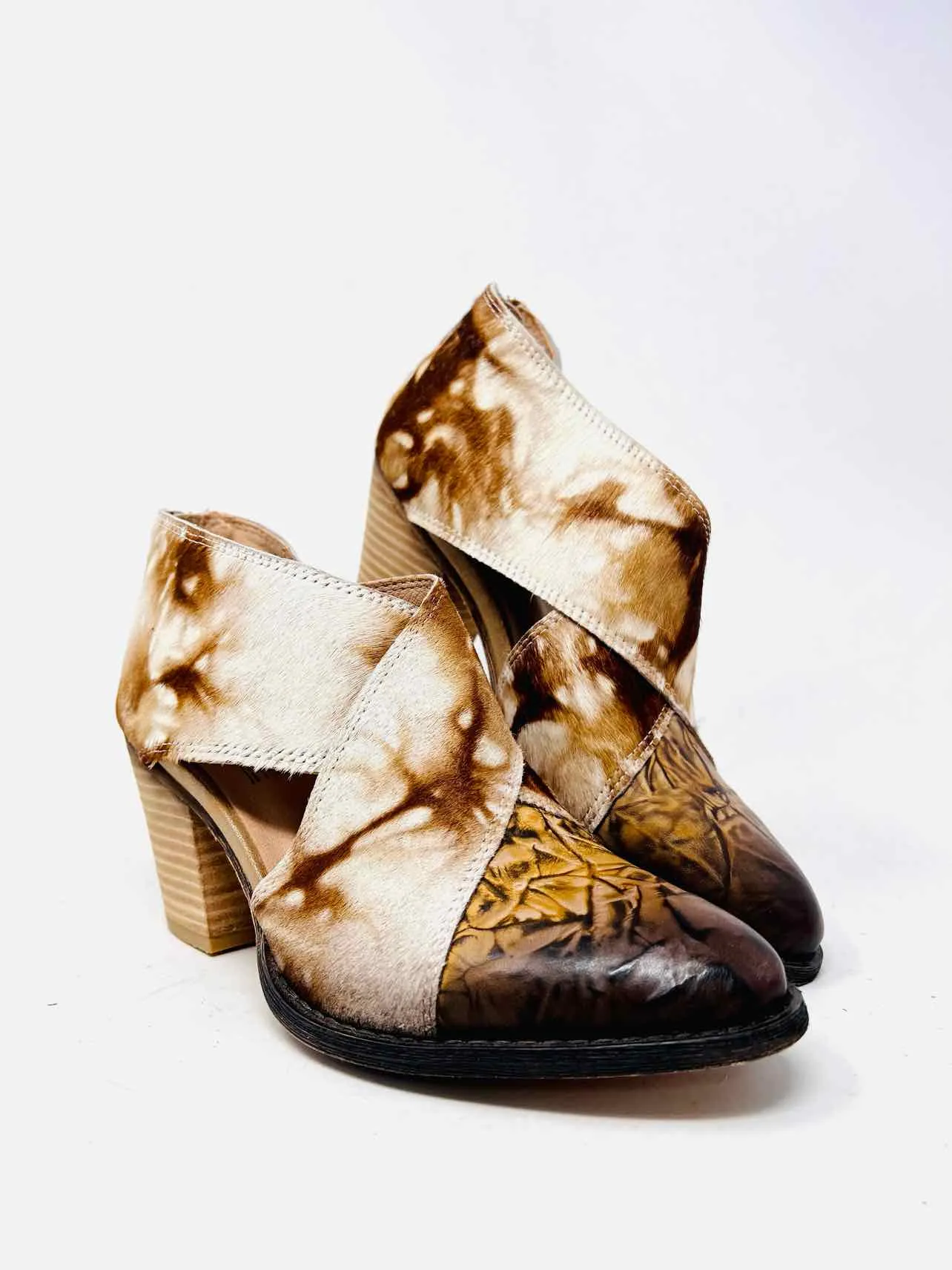 L'Artiste Size 6.5 Brown/White Crisscross Cowhide Shoes Ankle Boots