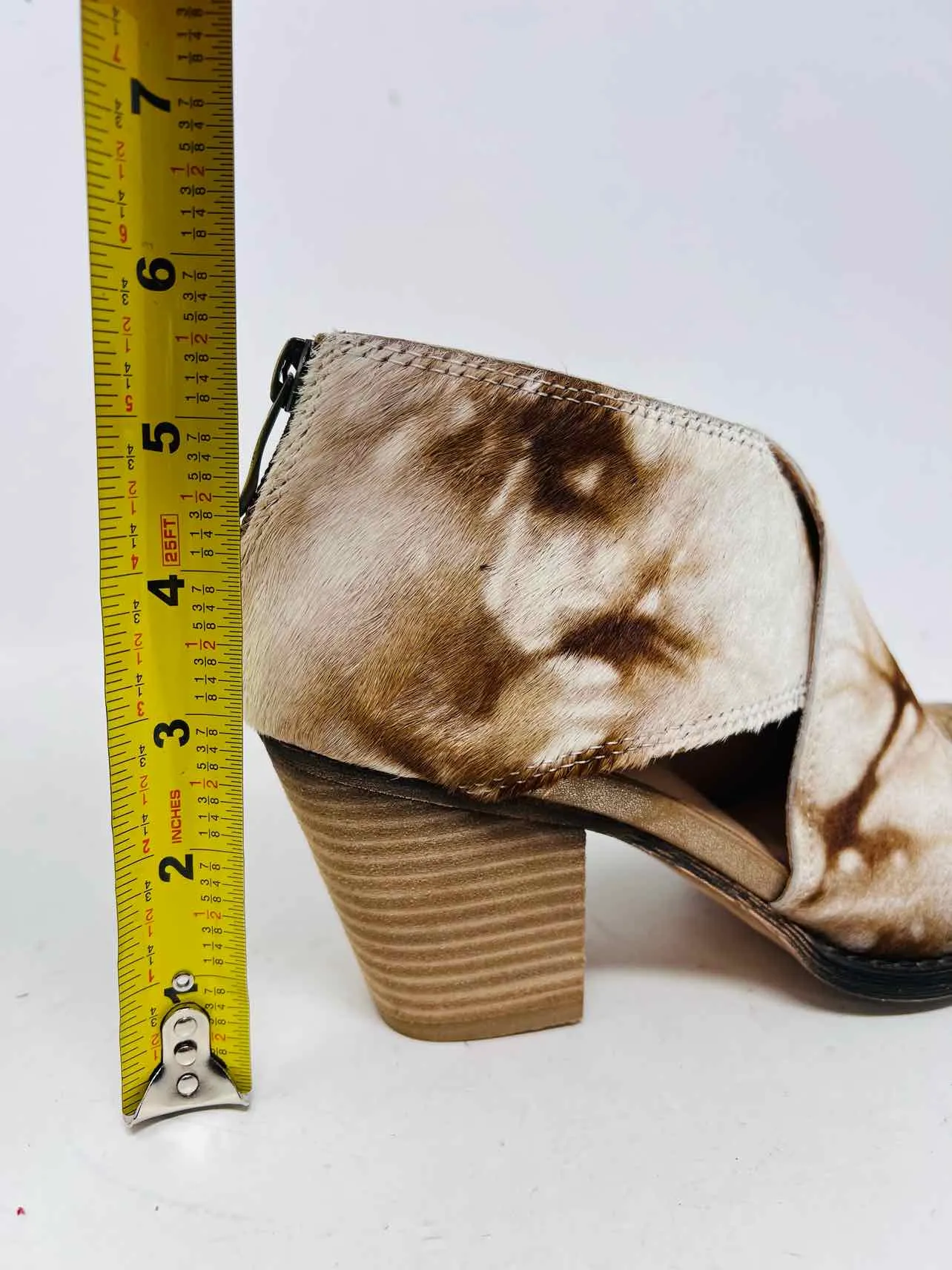L'Artiste Size 6.5 Brown/White Crisscross Cowhide Shoes Ankle Boots