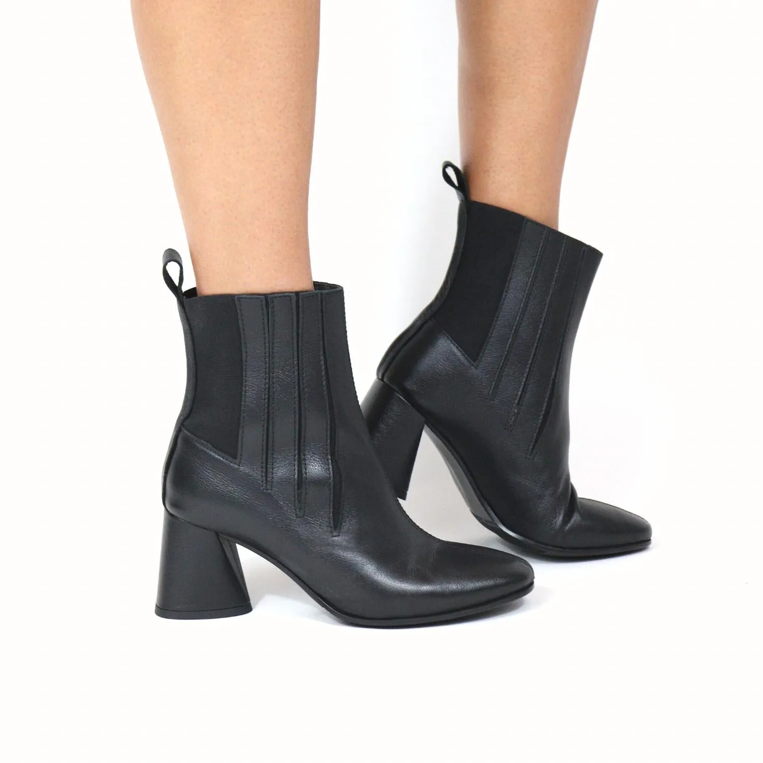 Trinity Shootie In Black