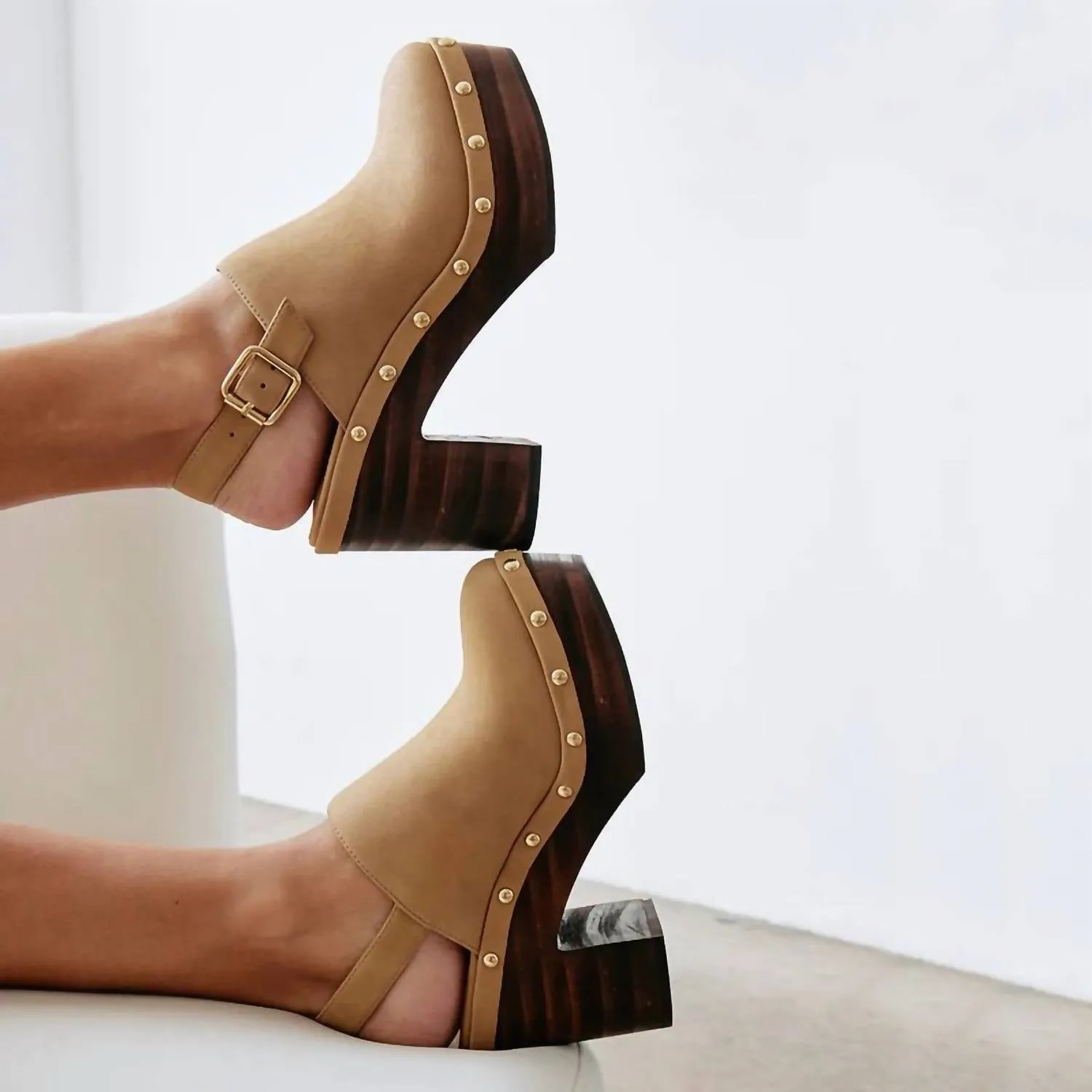 Women's Freedom Clog In Taupe