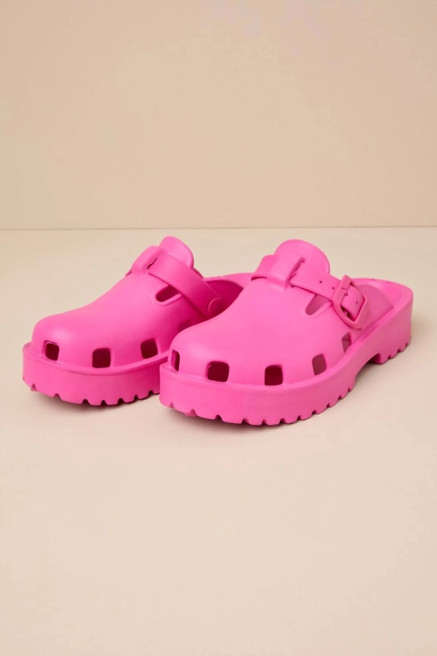 Women's Karlie Buckle Clogs In Watermelon