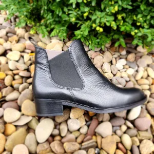 Women's Pamela Booties In Black Leather